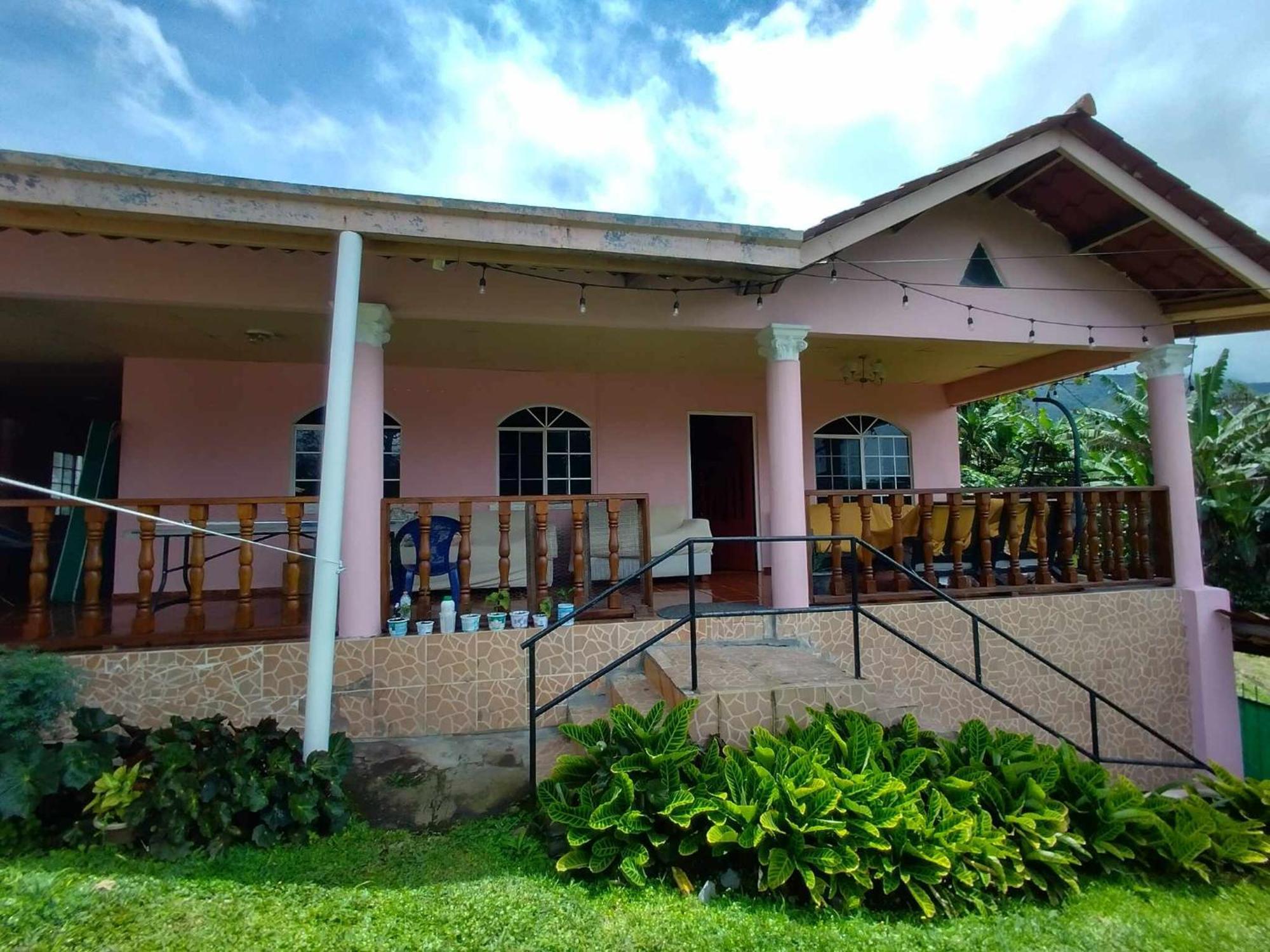 ボケテ Agartha Mountain Retreatホステル エクステリア 写真