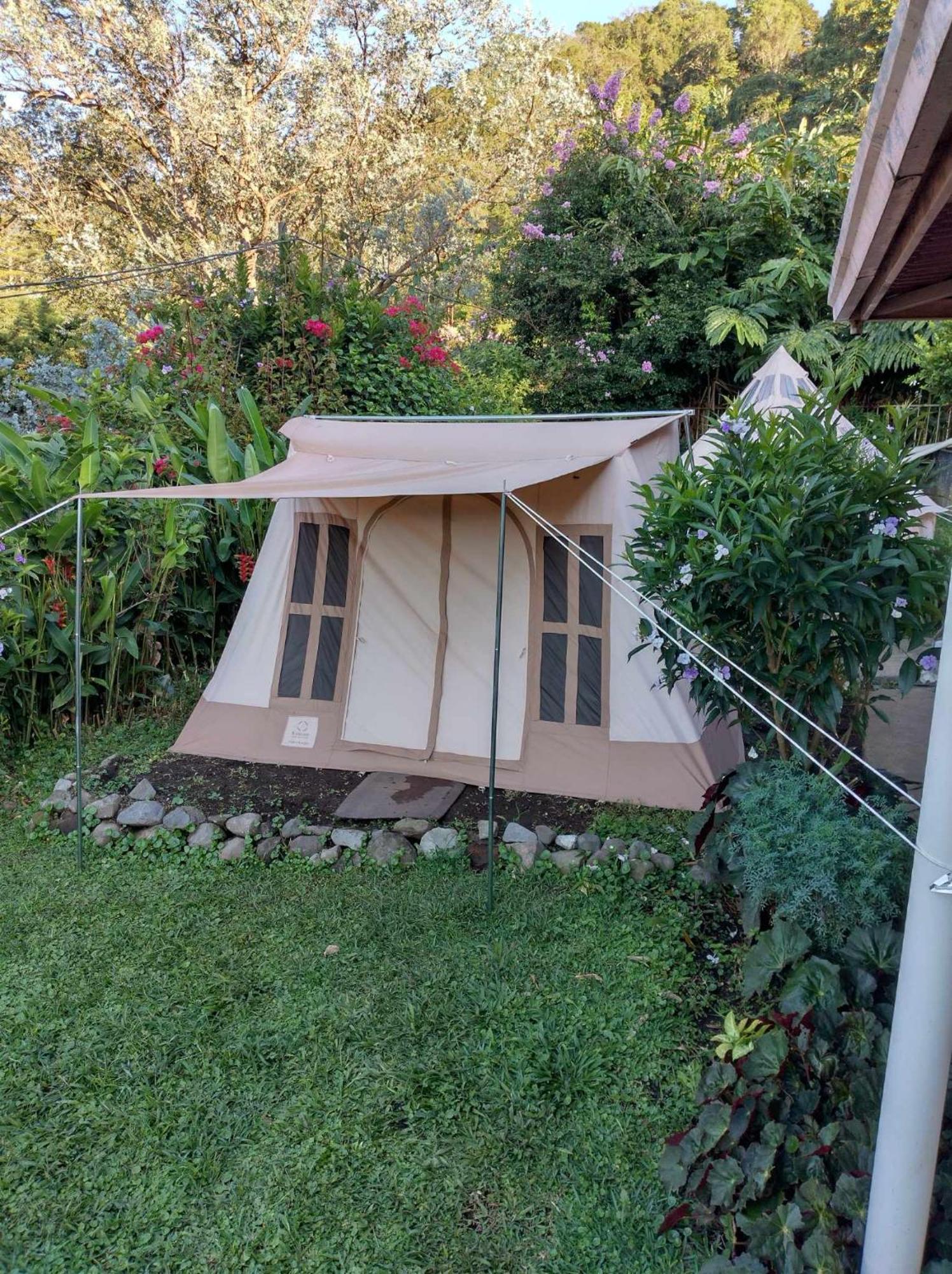 ボケテ Agartha Mountain Retreatホステル エクステリア 写真
