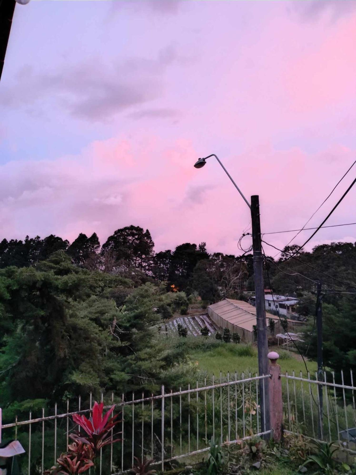 ボケテ Agartha Mountain Retreatホステル エクステリア 写真