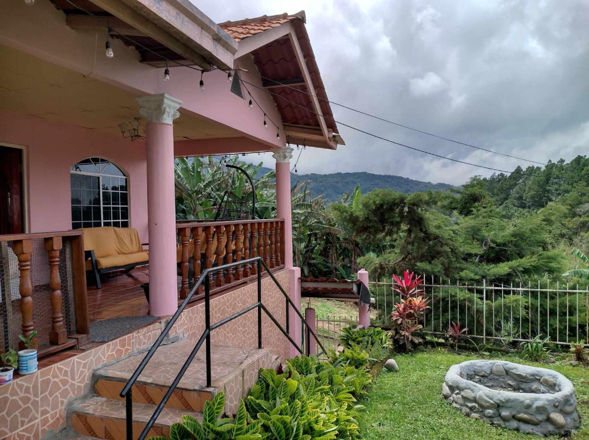 ボケテ Agartha Mountain Retreatホステル エクステリア 写真