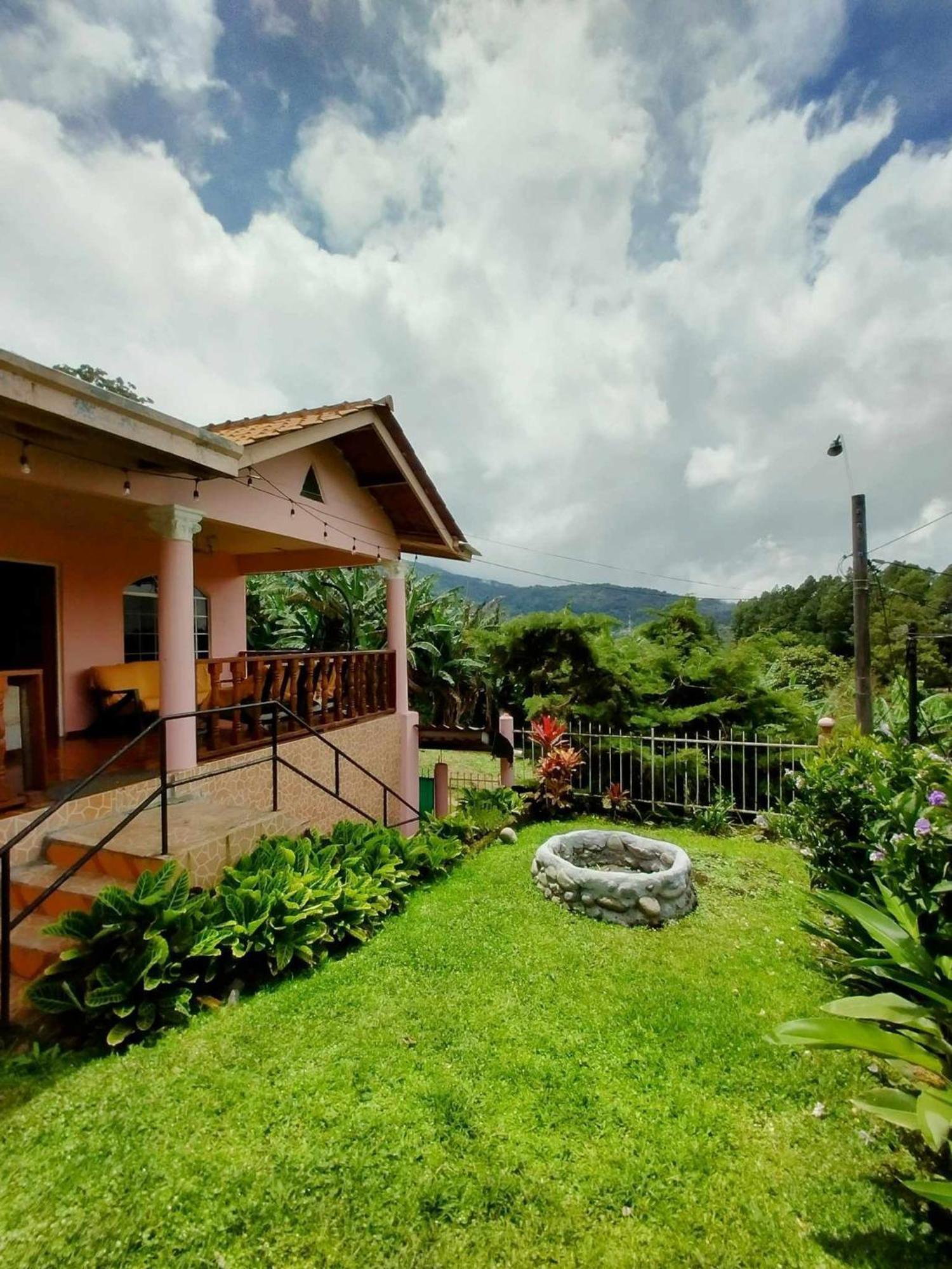 ボケテ Agartha Mountain Retreatホステル エクステリア 写真