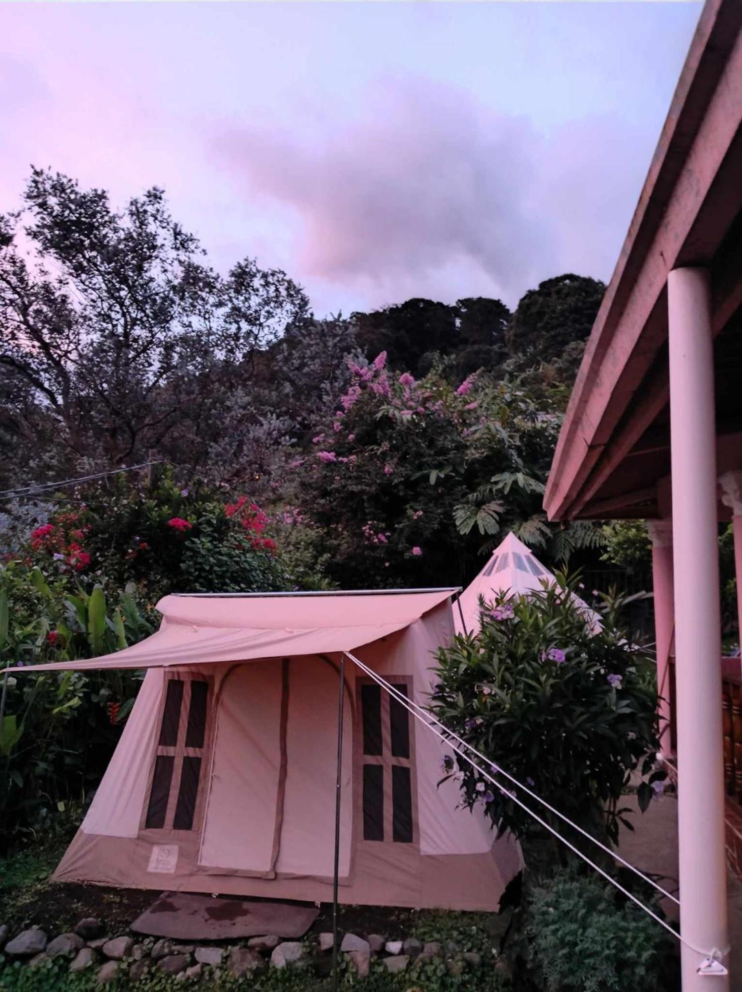 ボケテ Agartha Mountain Retreatホステル エクステリア 写真