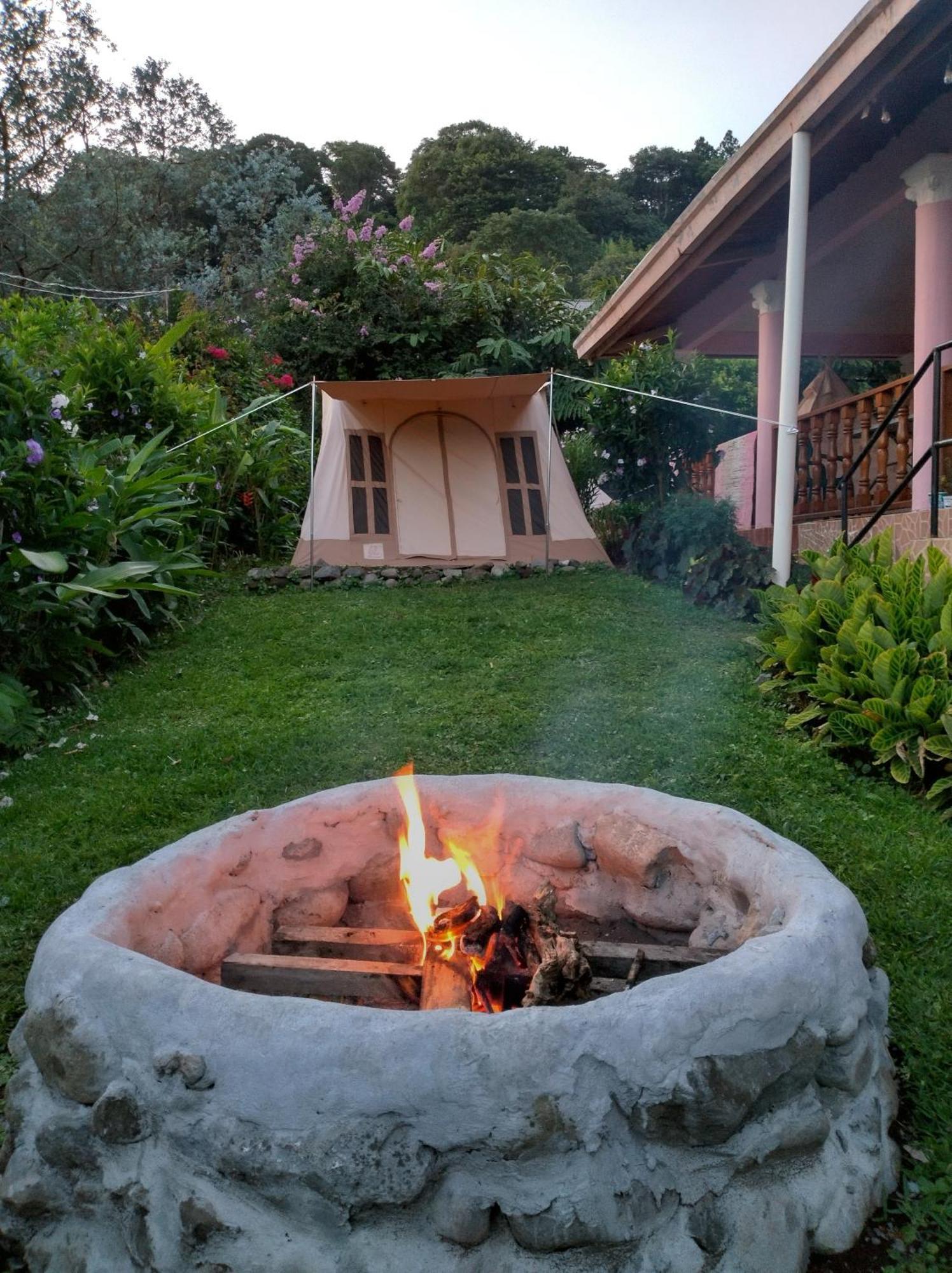 ボケテ Agartha Mountain Retreatホステル エクステリア 写真